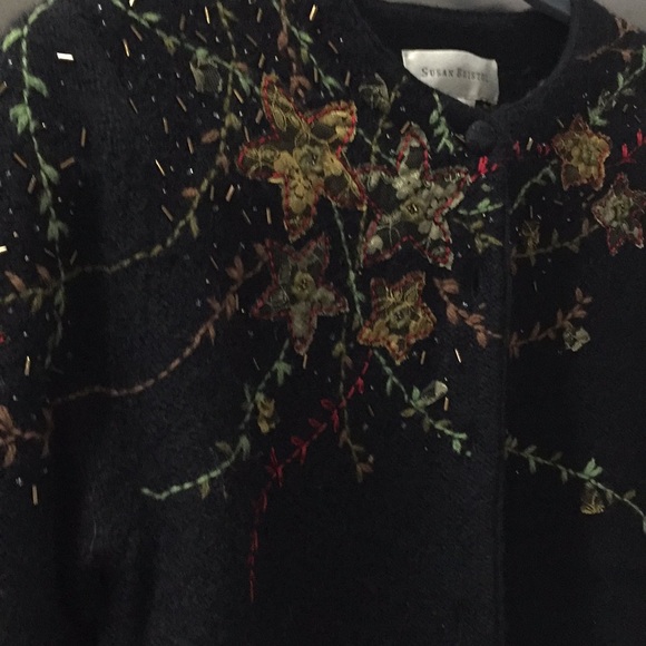 Lady’s embroidered wool cardigan sweater - Picture 2 of 4